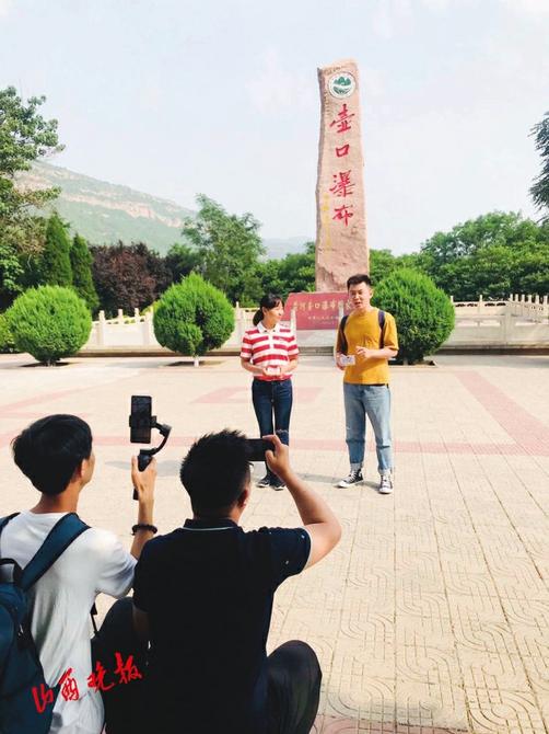 洪洞大槐树底下聆听祖先移民故事吉县壶口瀑布前感受金色黄河咆哮乡宁云丘山景区品味绿色康养滋味