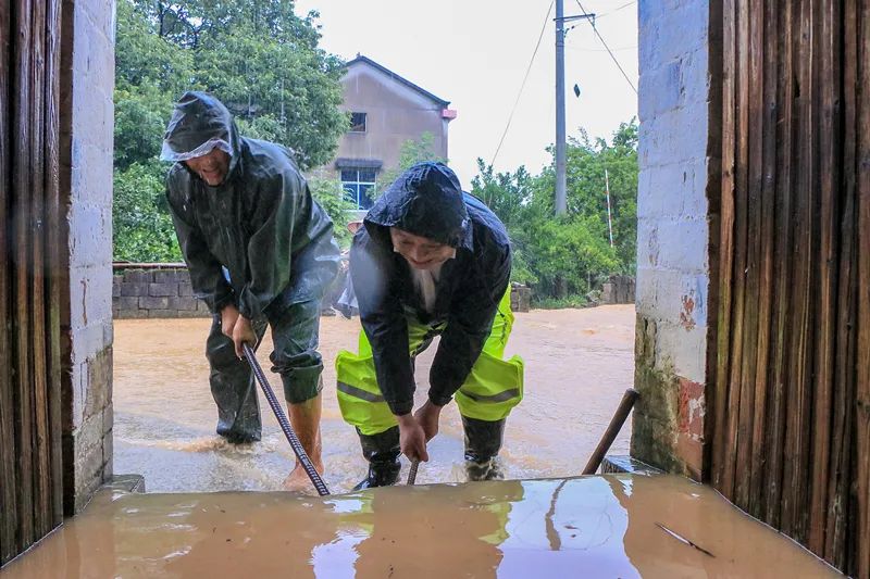 暴雨袭来，大峦口“天降神兵”——危急关头，94户198名群众如何全部安全转移