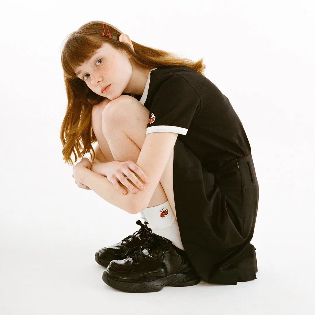 blackpink泫雅摆尾,blackpink全员观看泫雅舞台