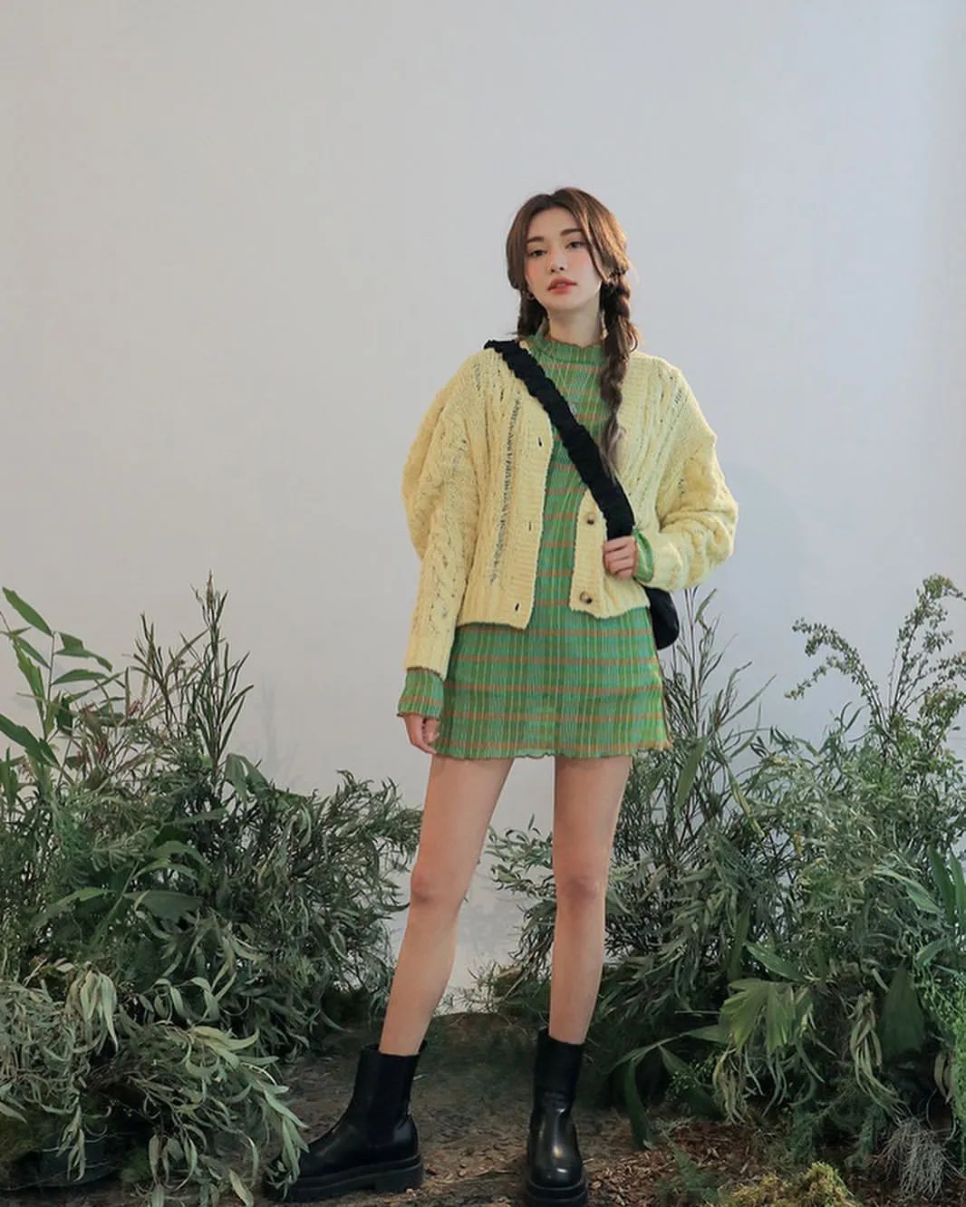 blackpink泫雅摆尾,blackpink全员观看泫雅舞台