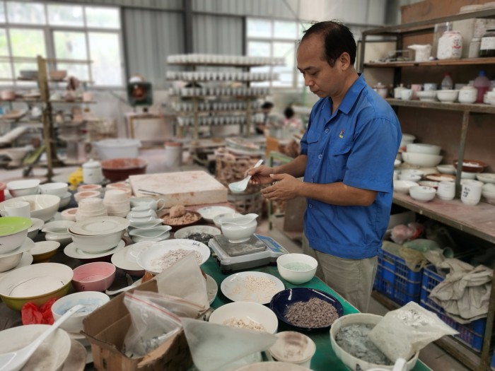 这名陶瓷工人，如何逆袭成长为教授级专家