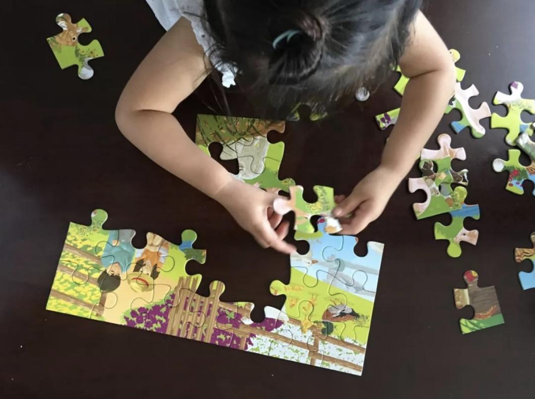 不吵不闹一切为了孩子过日子,不吵不闹一个人玩