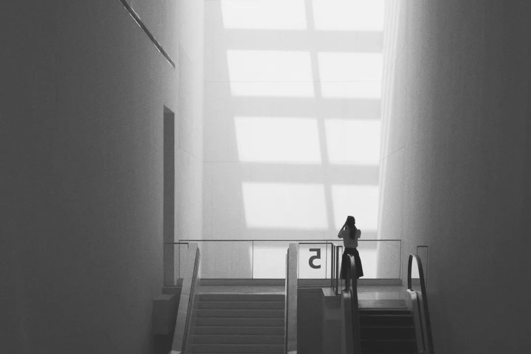 评论实战课|社会最大的悲剧,不是坏人的喧嚣,而是好人的沉默