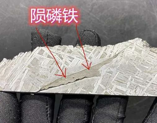 国宝级蓝色玻璃陨石,中国目前比较正确的陨石价格