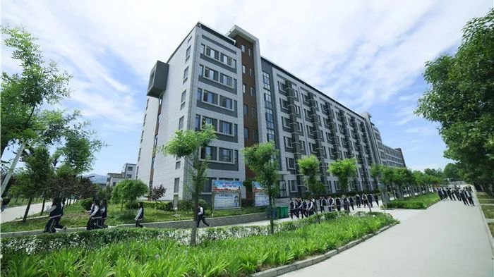 读中职也可考大学|西安现代电子职业学校升学有道