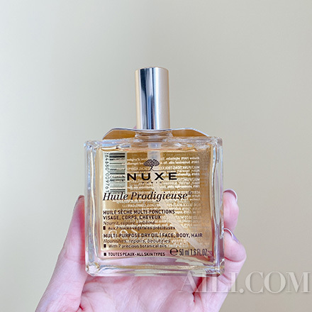 天气闷热头发潮了怎么办 (空气潮湿头发也会潮湿)