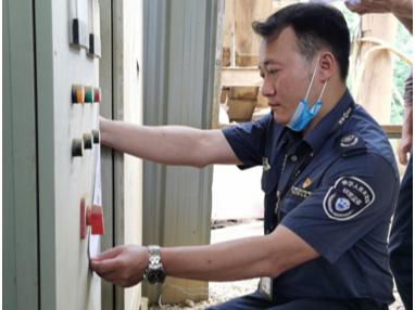 致敬八一的红与绿,致敬八一从橄榄绿到警营蓝