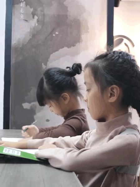 改善含胸驼背的最有效方法10分钟,改善含胸驼背的最有效方法完整版