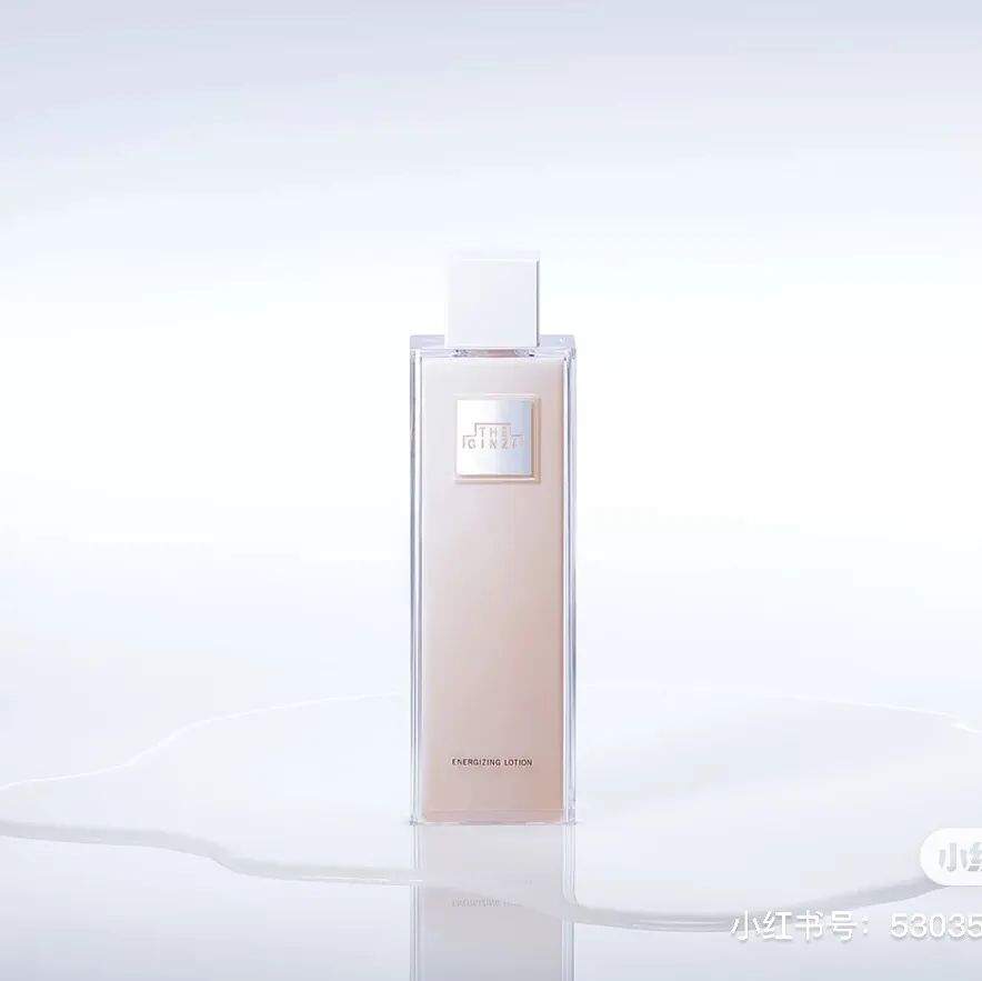 大家都在追《三十而已》,我却偷偷看了看她的化妆台