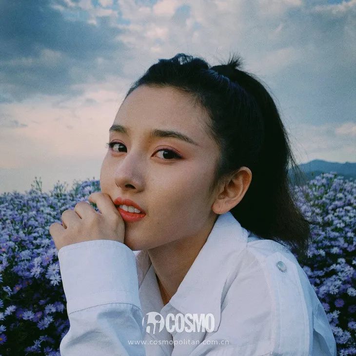 宋祖儿给陈赫画蓝色眼线超魔性,宋祖儿给陈赫画眼线