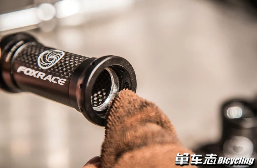 久裕培林花鼓塔基的拆卸保养视频,公路自行车培林花鼓保养