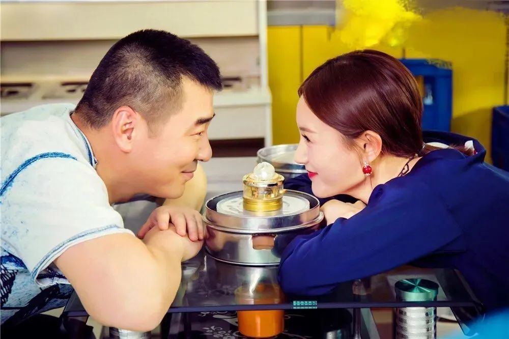 轮到中年男星被“外貌歧视”，我们女人终于松了口气