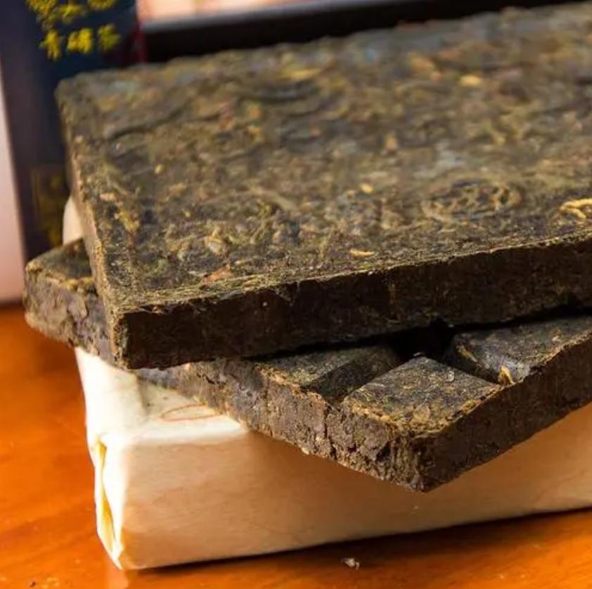 来一碗热气腾腾的粥,适合冬季煮的青砖茶