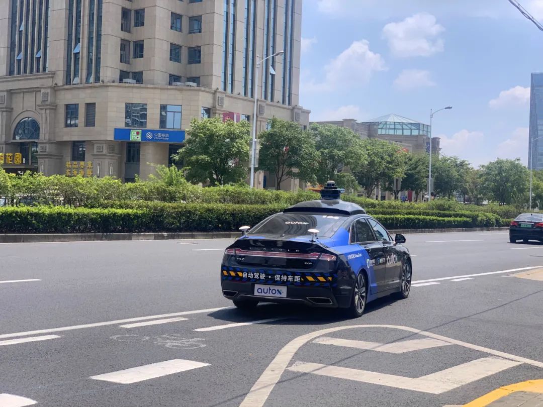 滴滴打车遇到奔驰e,上海滴滴robotaxi试运营