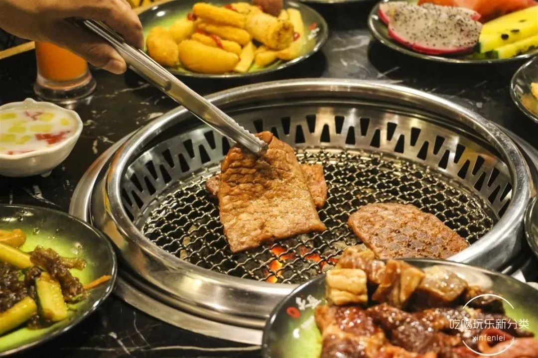 来哈尔滨必打卡的烤肉自助餐厅,哈尔滨最高档海鲜自助火锅