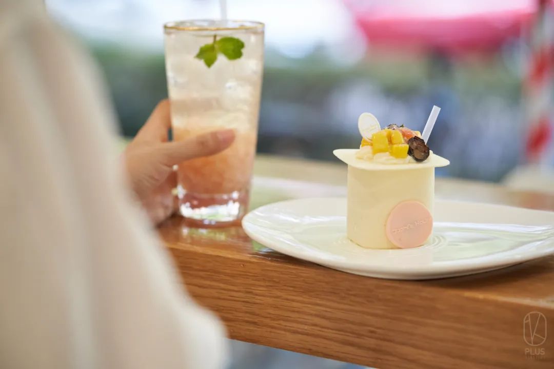 中山北路新开纯白“浪漫满屋”，好口味的千层甜品店，价格仅占某网红L家½…