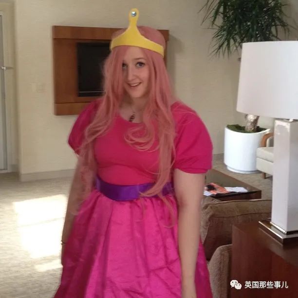 英国星二代大码网红开喷父母：对我体重太苛刻，你们是节食文化的帮凶