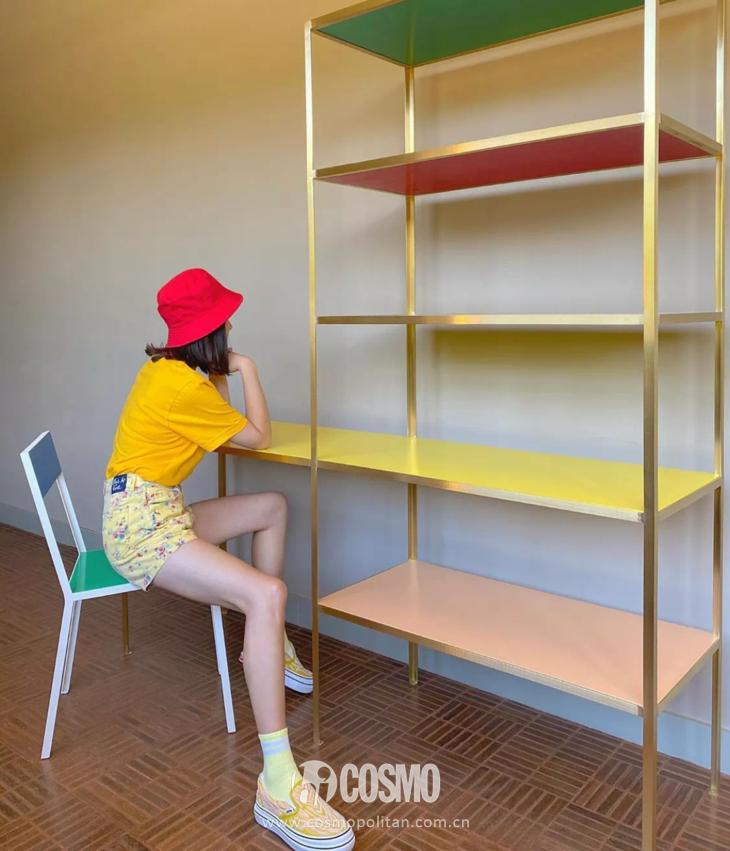 配饰狂|娜娜左黄右紫的撞色袜时髦到飞起,我有点跟不上...