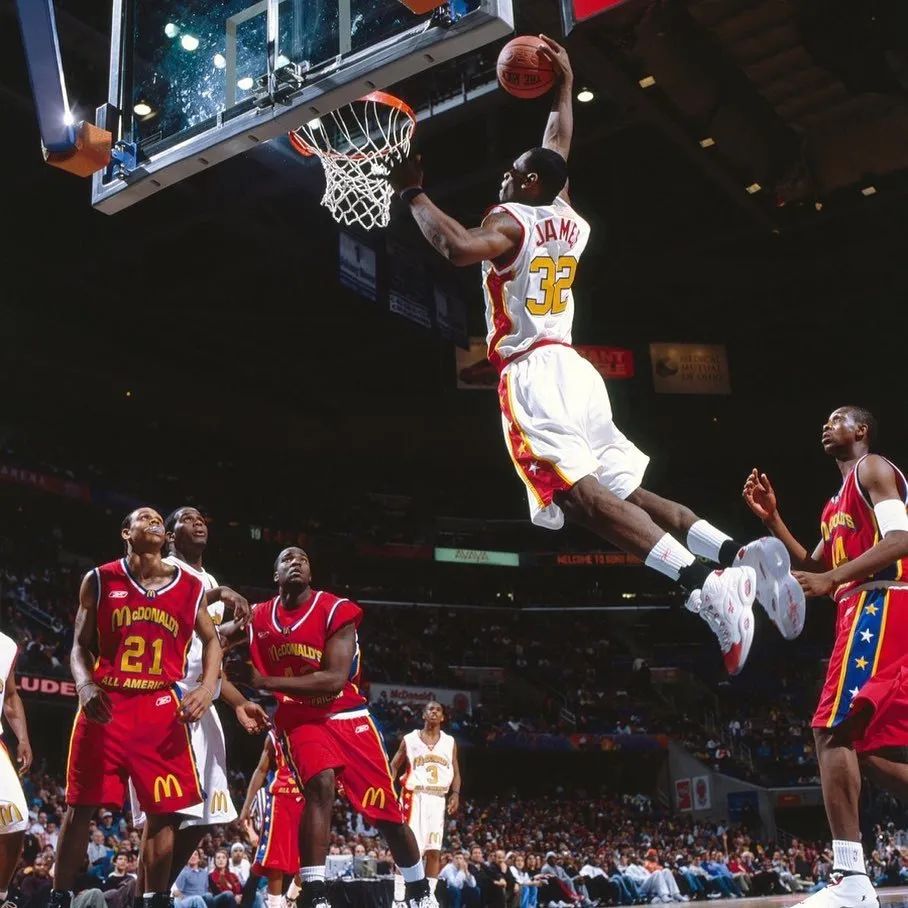 防侧翻最好的鞋是什么,防外侧翻最好的球鞋