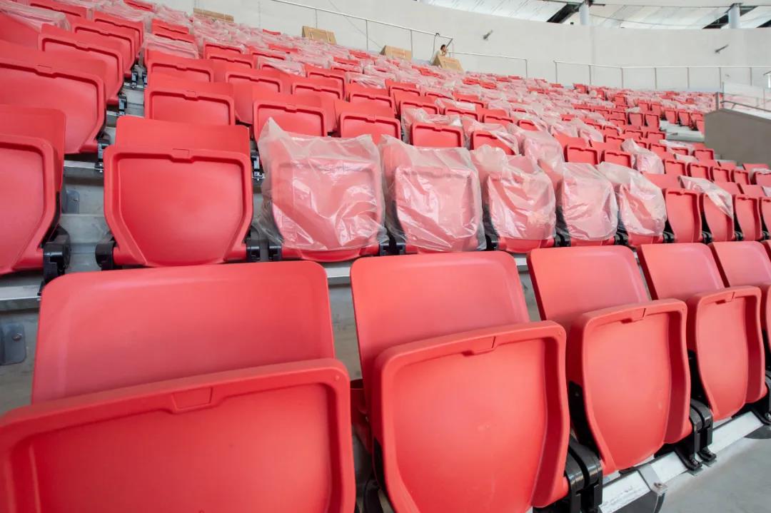 浦东足球场什么时候开始铺设草皮,浦东足球场工程