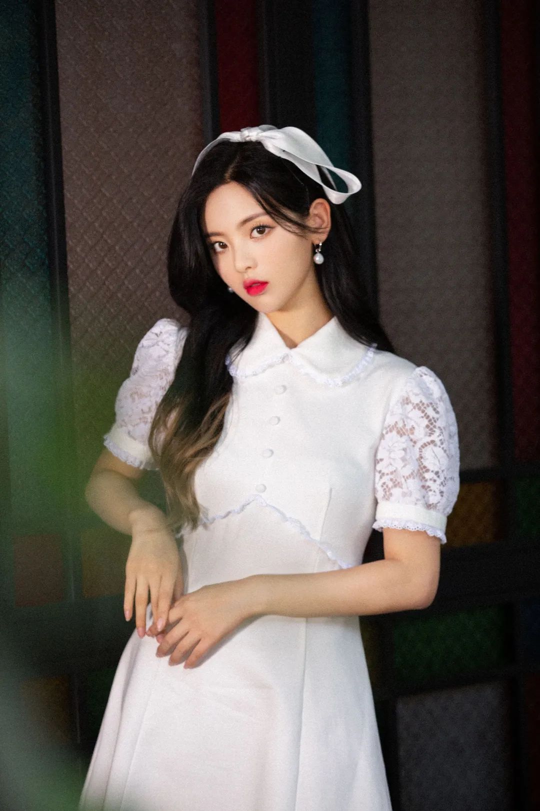 jennie最新配饰,jennie蝴蝶结半扎发