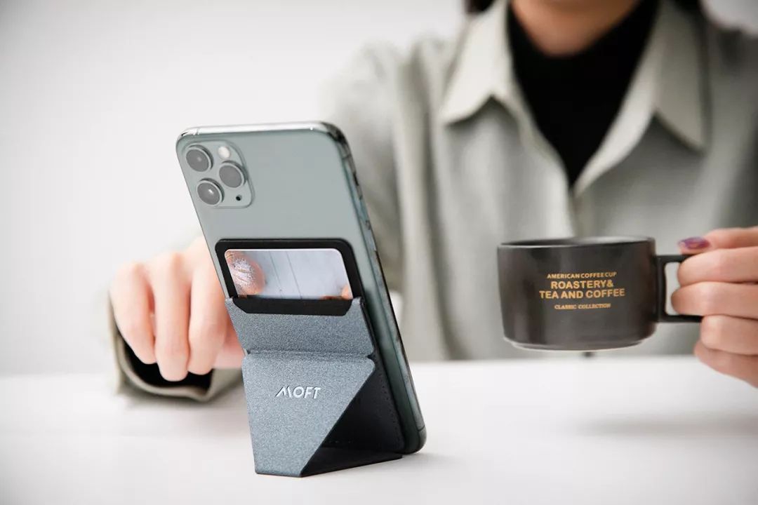 这个中国团队做了款手机支架，在外网7天卖了25万美元