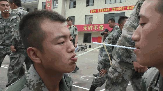 兵哥哥玩手机游戏,兵哥哥游戏机