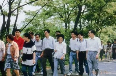 王选为啥离开北大方正,王选1998年10月在北大的演讲视频