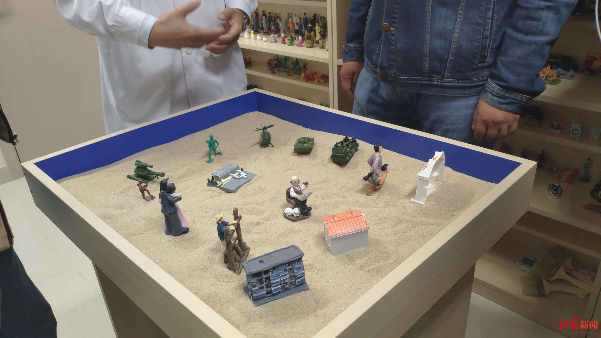 身边人有自杀倾向该咋办？别只说“坚强”，汽车没油了还能开吗？