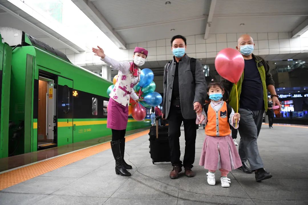 成都到西宁绿巨人,成都到西宁绿巨人动车