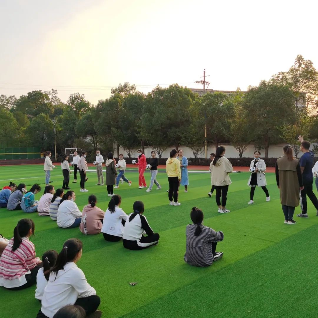 幼儿教师足球培训简报,幼儿园教师足球培训报道