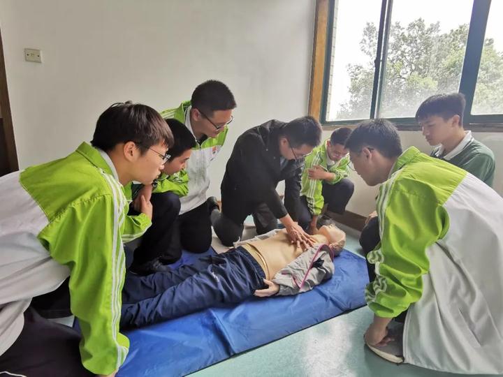 浙江杭州西湖区救人,杭州高三学生救人