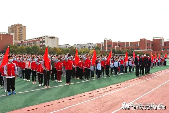 高举团旗跟党走黑板报,高举团旗跟党走主题板报