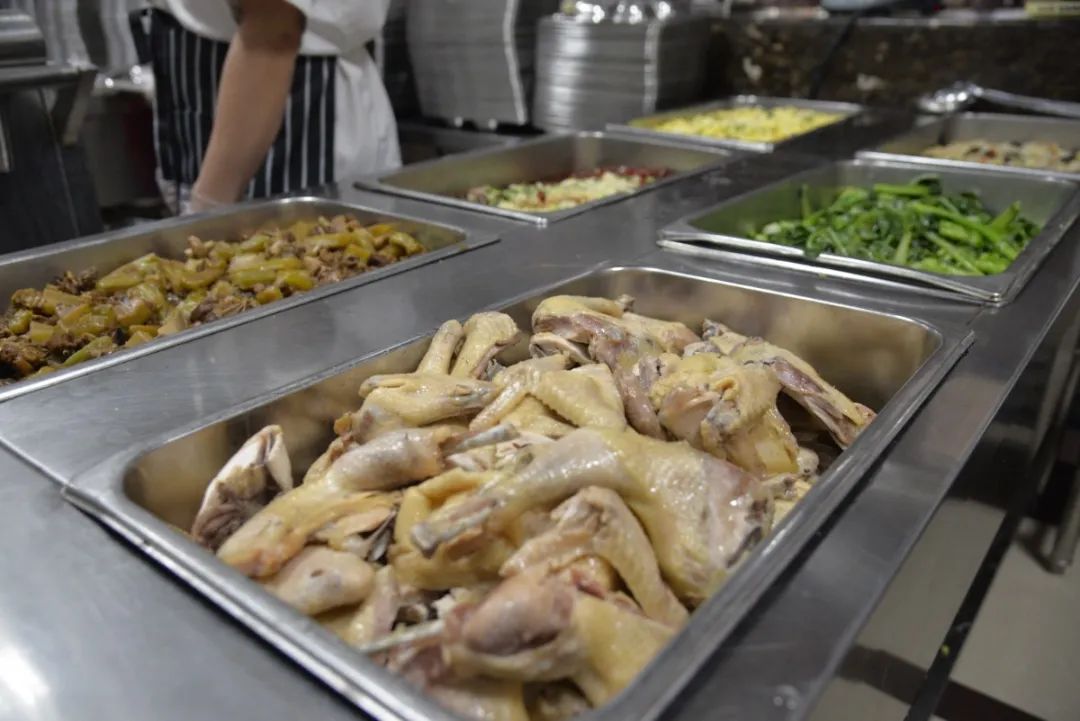 【青年民警微视角】为了奋战的战友，他每天前送数以吨计的“温暖”——走进青年民警李汝芹的一天