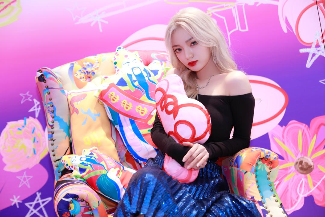 瑞丽25周年超级品牌日直播专场，跟着清华学霸女神一起来种草