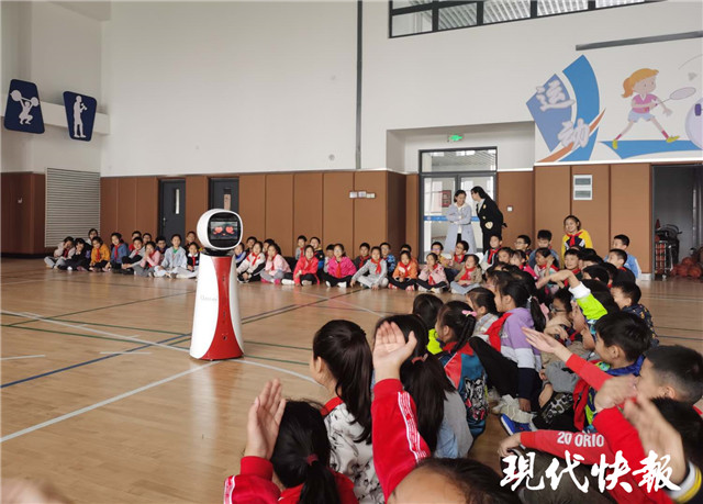 带着“奶牛”进课堂!快宝空降南京小行小学实力圈粉