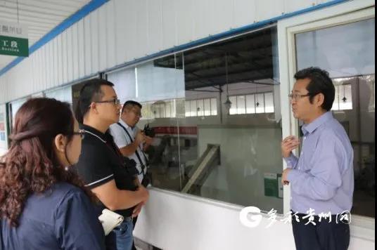 民族团结一家亲同奔小康,民族团结一家亲党的光辉照我心