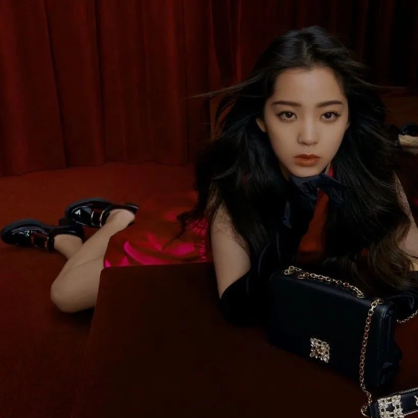 买了好多衣服和鞋子,买了好多鞋子