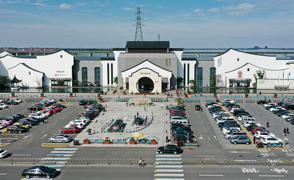 一群桐乡商人,20年咬定服务区生意——“豪华”高速公路服务区背后