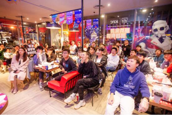 s10英雄联盟总决赛最后决赛,英雄联盟s10全球总决赛学校食堂