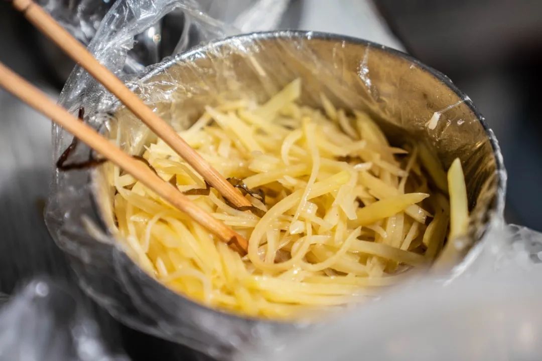 已经失传的小吃,温州开了30年的饭团小摊