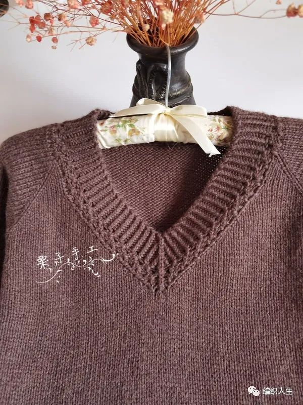 薄款v领毛衣编织图解,从下往上编织咖色开衫毛衣