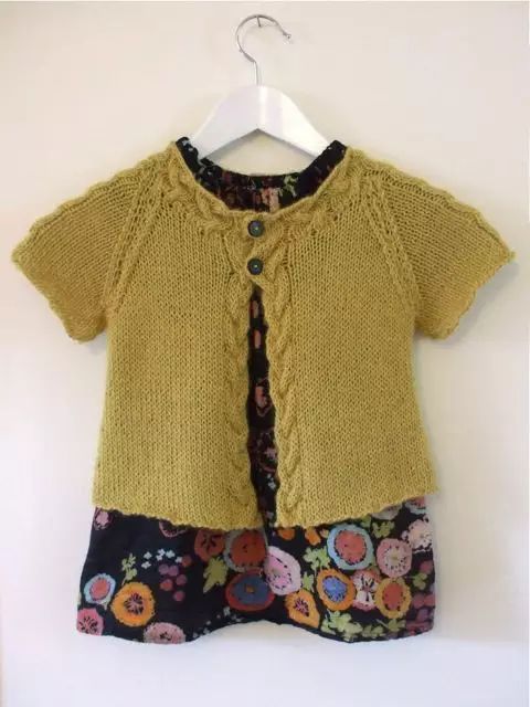 最新款小孩背心的织法,女宝宝带帽毛背心的织法