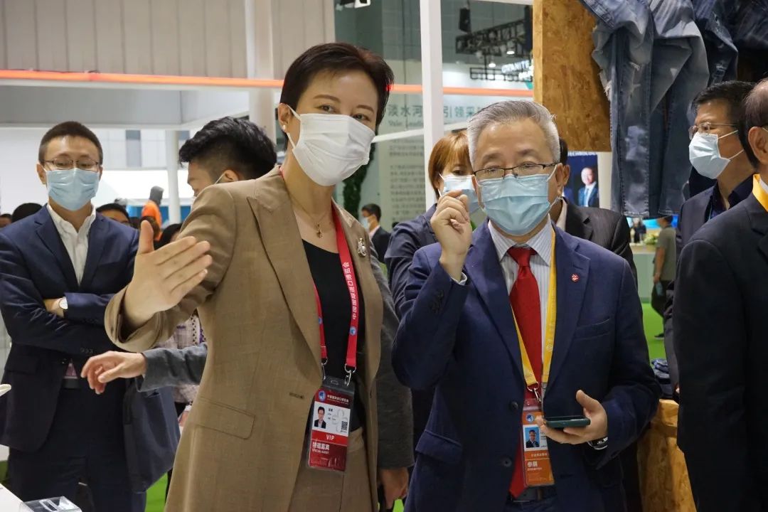 参展闵行企业有啥亮点？跟着区领导逛进博就知道了