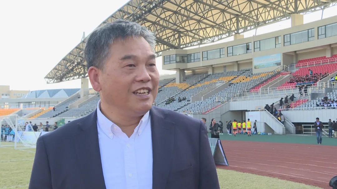 来看看足球球星的照片,来看看丽水球场上都有什么鞋