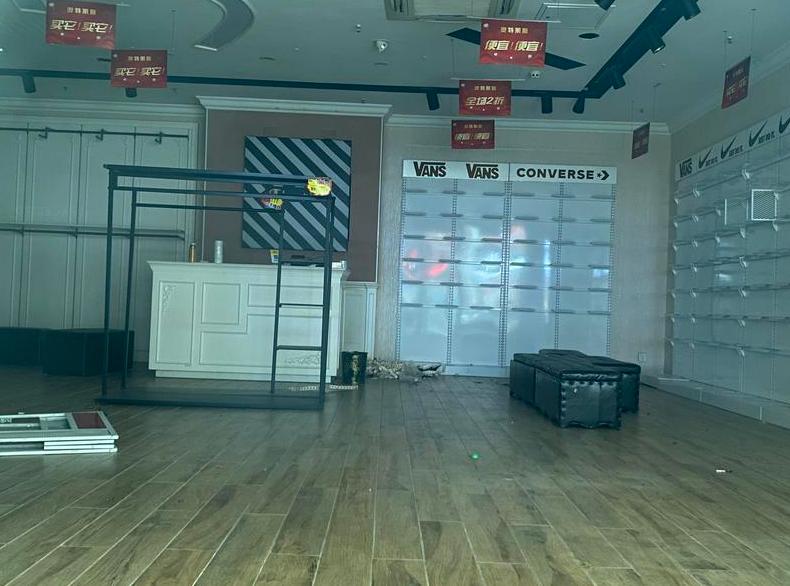 鍗楁槍鍞亣绐濈偣,鍗楁槍涓北璺崠鍋囪揣琚姄鏂伴椈