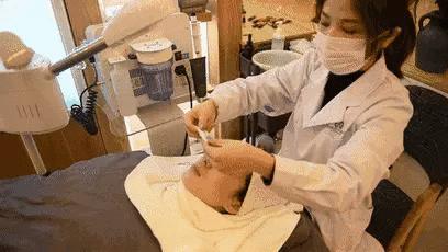 痘痘挤出的白米粒是什么,痘痘挤出来的白色乳浆是什么