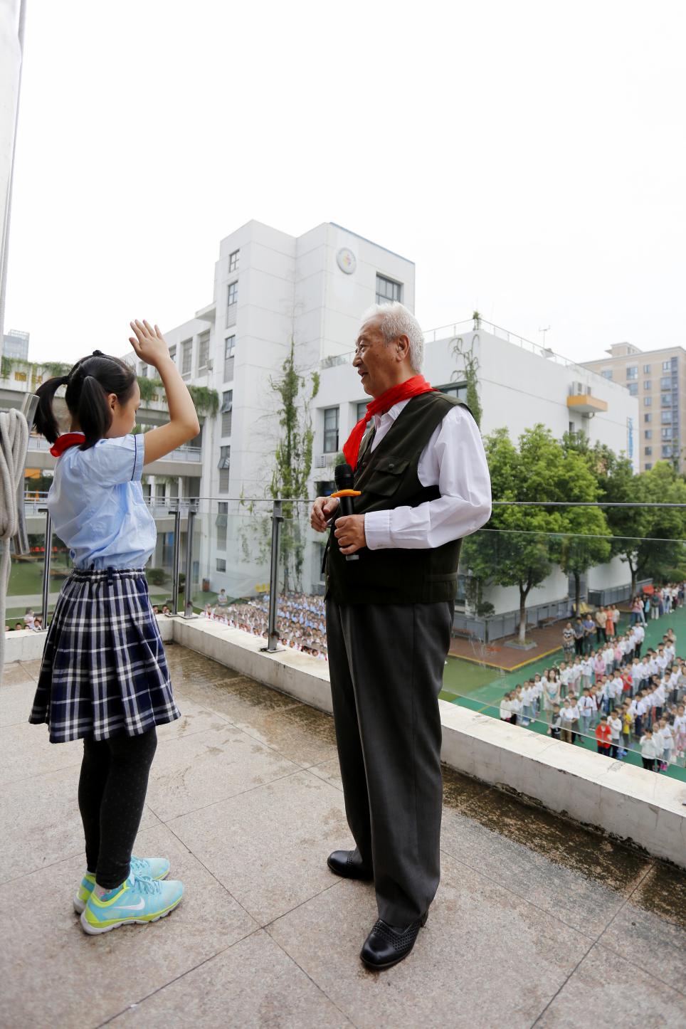 他捐出一切，连遗体也给了国家