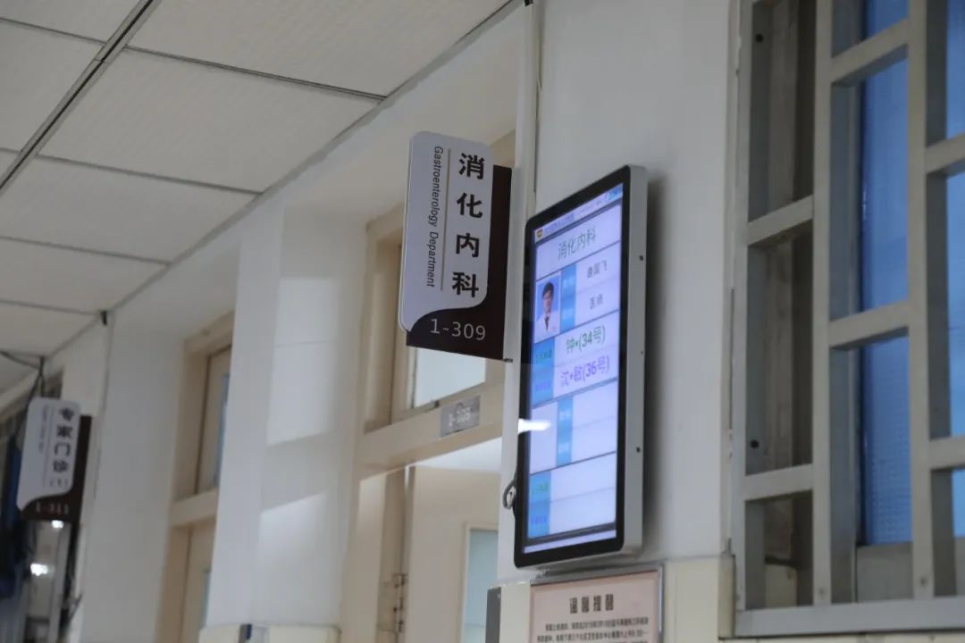 酒后呕吐暗红色液体是不是血,酒后第二天吐血暗红色怎么办