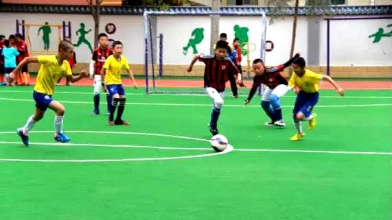 临洮县实验三小校园足球比赛,实验二小踢足球比赛直播